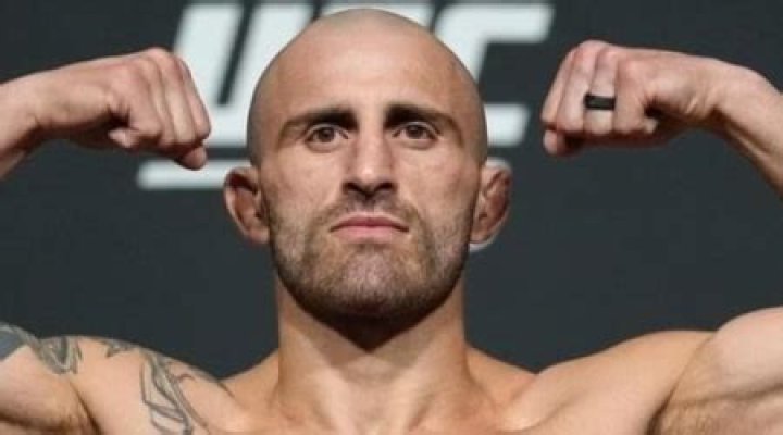 Alexander Volkanovski Height, Weight, Spouse, Education, Biography