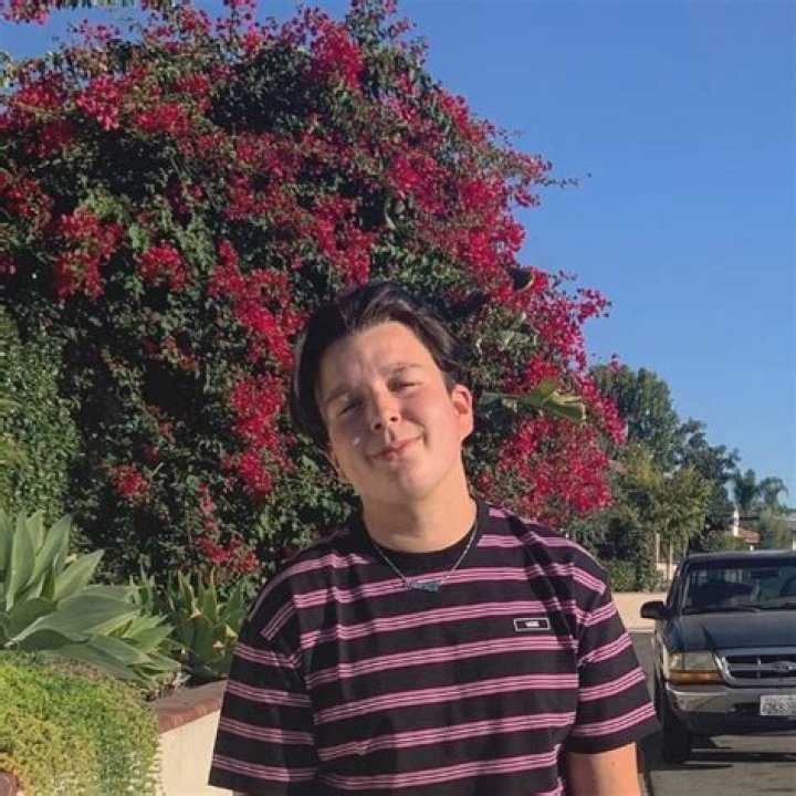 Ethan Munck Height, Weight, Age, Girlfriend, Family, Facts, Biography