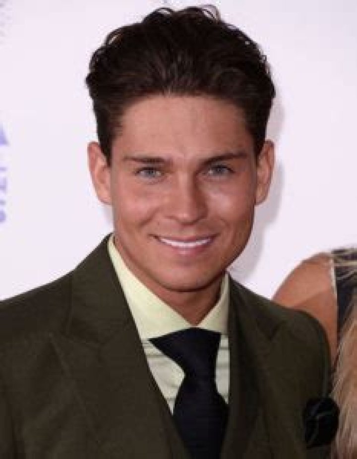 Joey Essex Height, Weight, Age, Girlfriend, Family, Facts, Biography