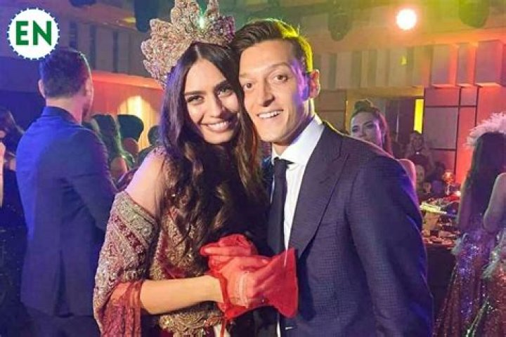 Mesut Özil Height, Weight, Age, Spouse, Family, Facts, Biography