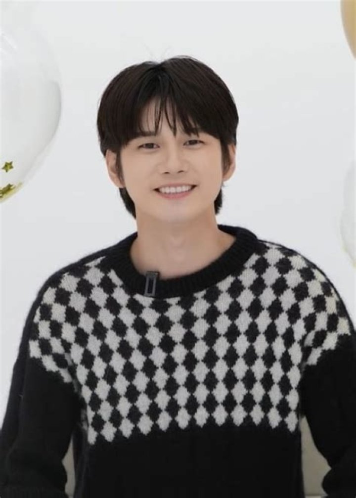 Ong Seong-wu Height, Weight, Age, Family, Girlfriend, Biography