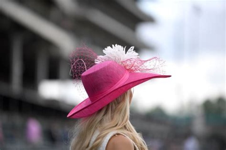 The 5 Worst Things to Wear to an Outdoor Wedding